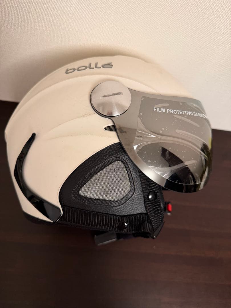 Bolle バイザー付きスキー用ヘルメット