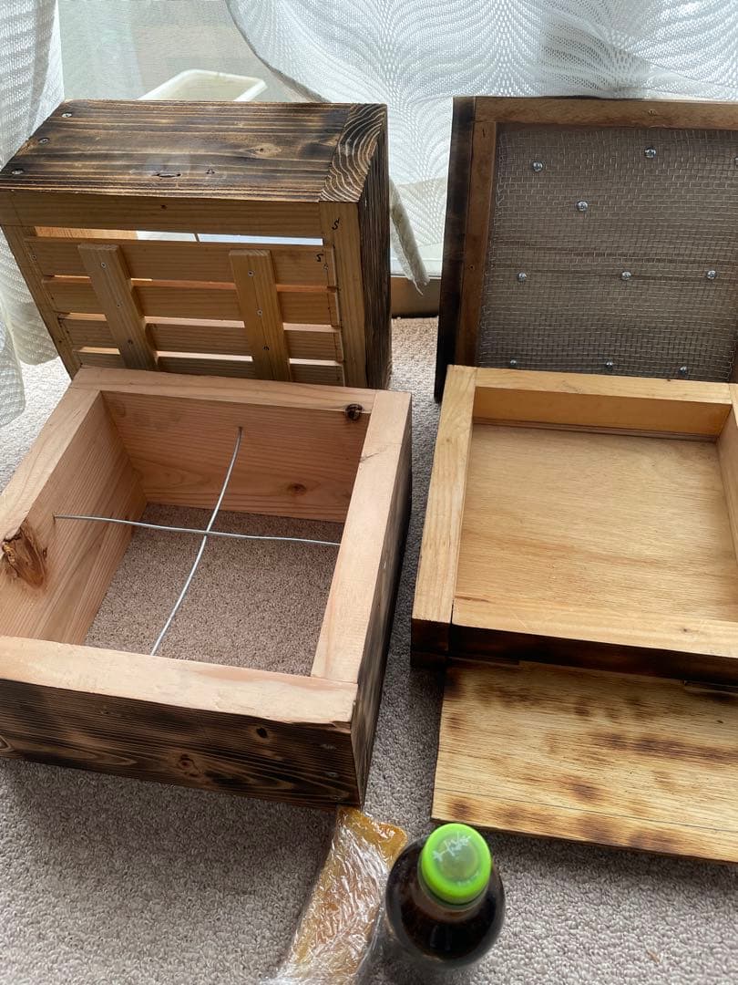 日本蜜蜂　巣箱