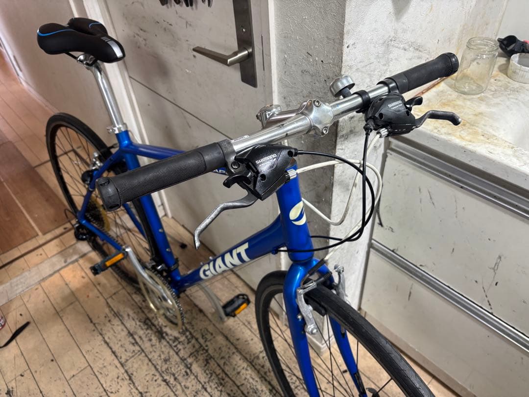 GIANT ESCAPE 青 ジャイアントのクロスバイク