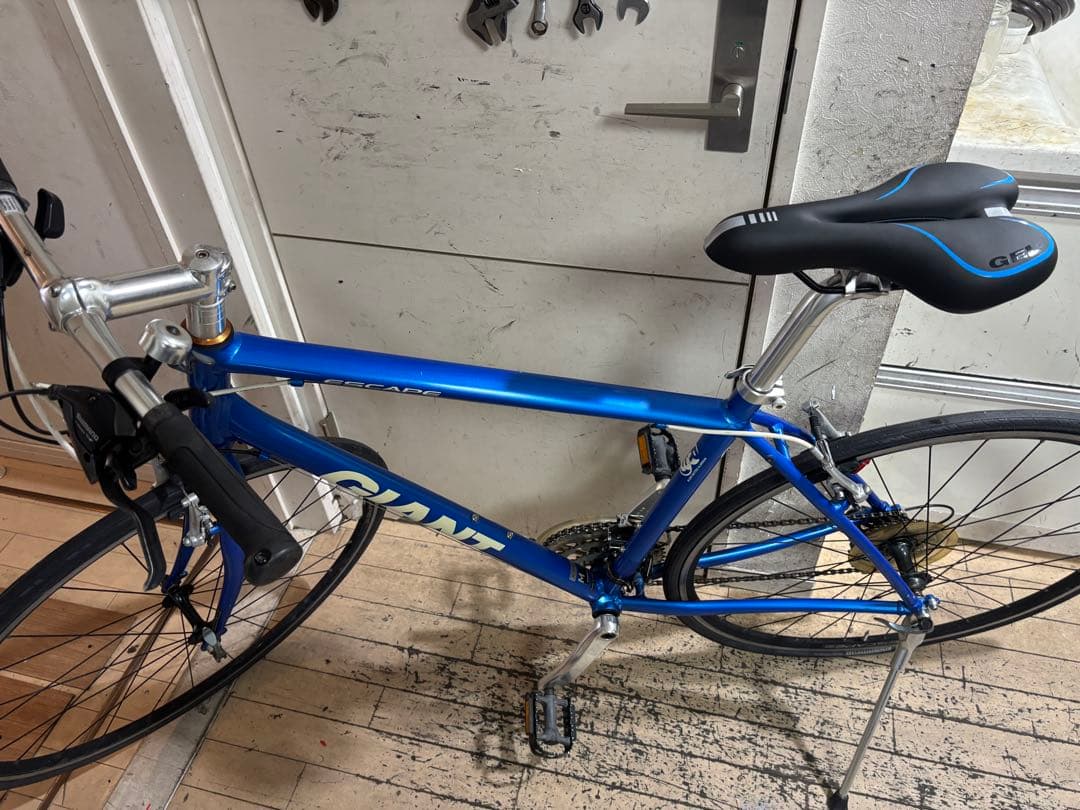 GIANT ESCAPE 青 ジャイアントのクロスバイク