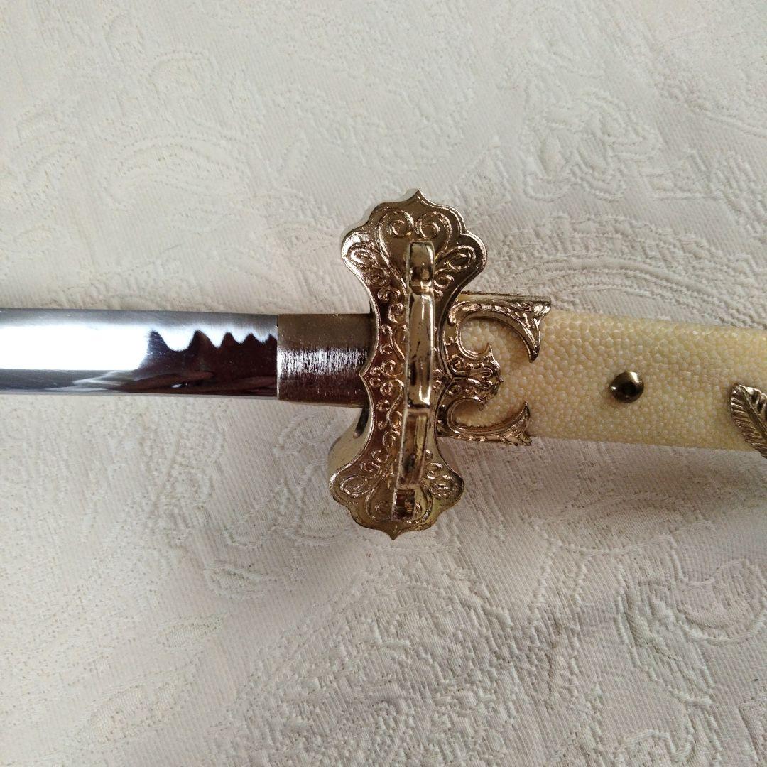 最終価格金色装飾の刀 鳥ハンドル付き端午の節句用模造太刀