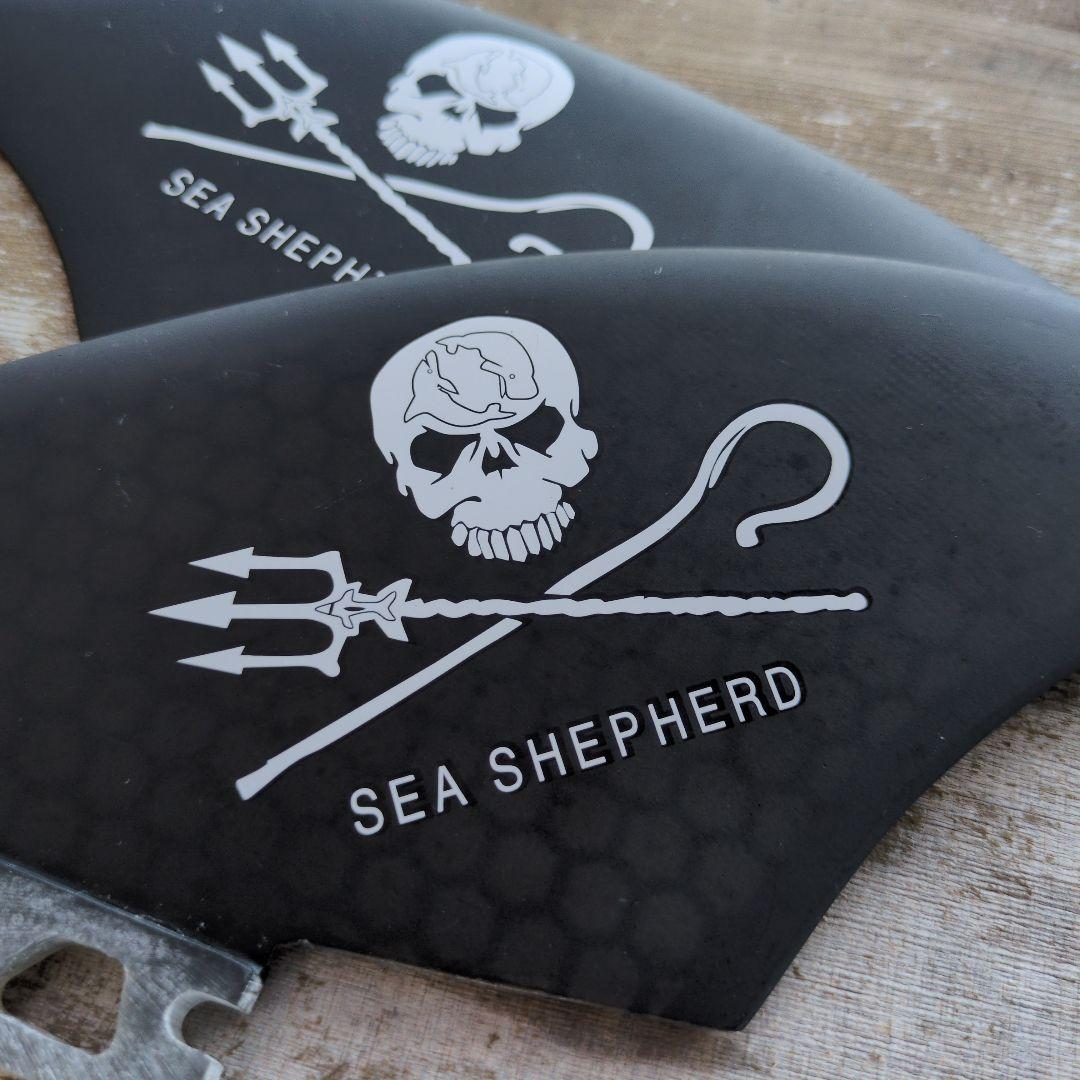 SEA SHEPHERD サーフボードフィン 2枚セット