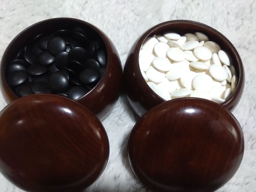 値下げ【囲碁】国産本榧　囲碁盤7.4寸板目　本蛤白石　那智黒石29号　囲碁セット