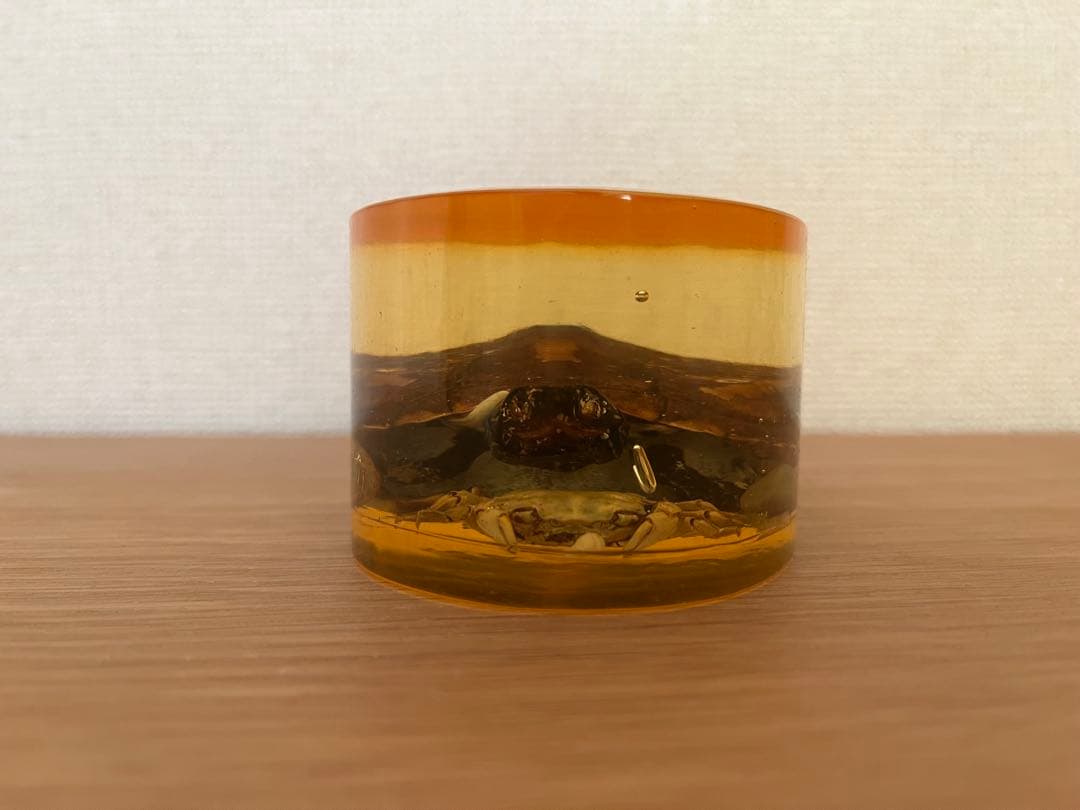 琥珀色 樹脂製 カメとカニの文鎮 インテリア置物