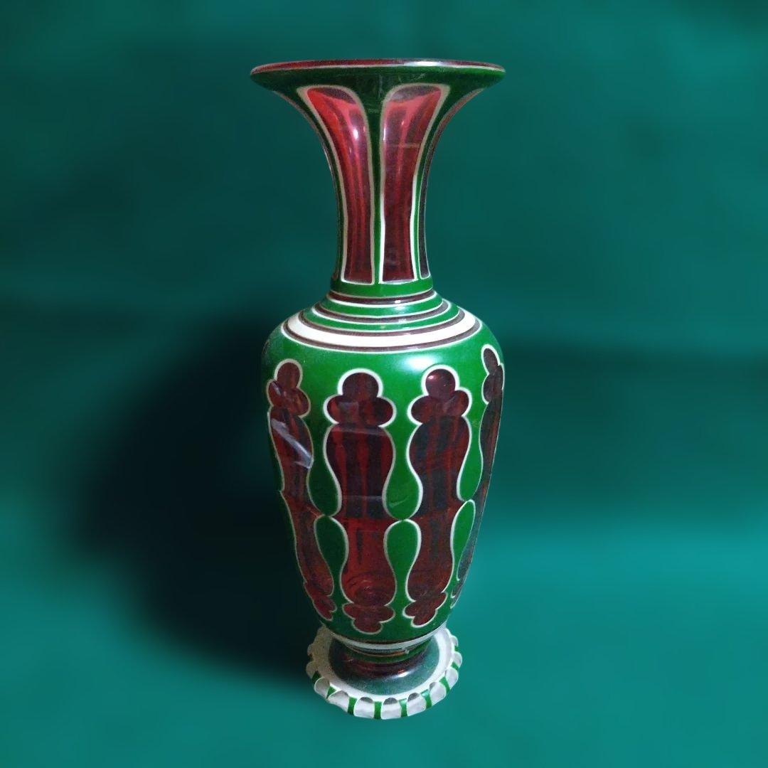 装飾的なガラス花瓶 緑と赤　ベネチアグラス　傷みはありません。