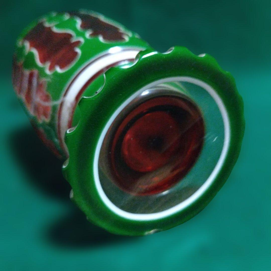 装飾的なガラス花瓶 緑と赤　ベネチアグラス　傷みはありません。