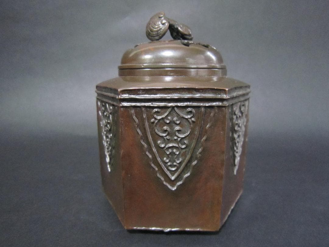 鋳銅香炉／六角三足香炉／霊芝摘　蝙蝠透彫／清富造　未使用