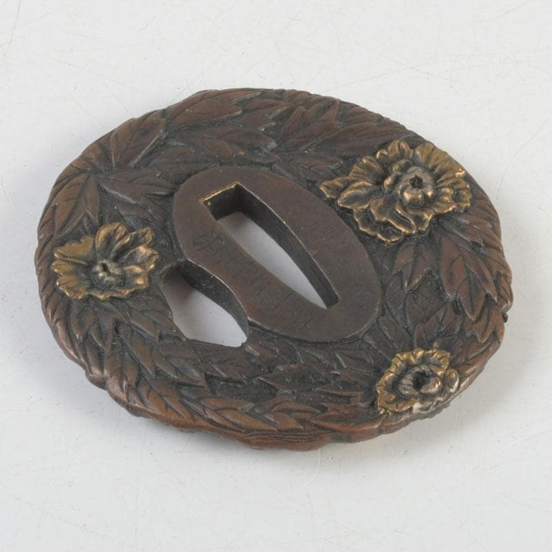 武具　刀装具　大森英重銘　古銅　牡丹神獣紋鍔　時代箱　C　9447