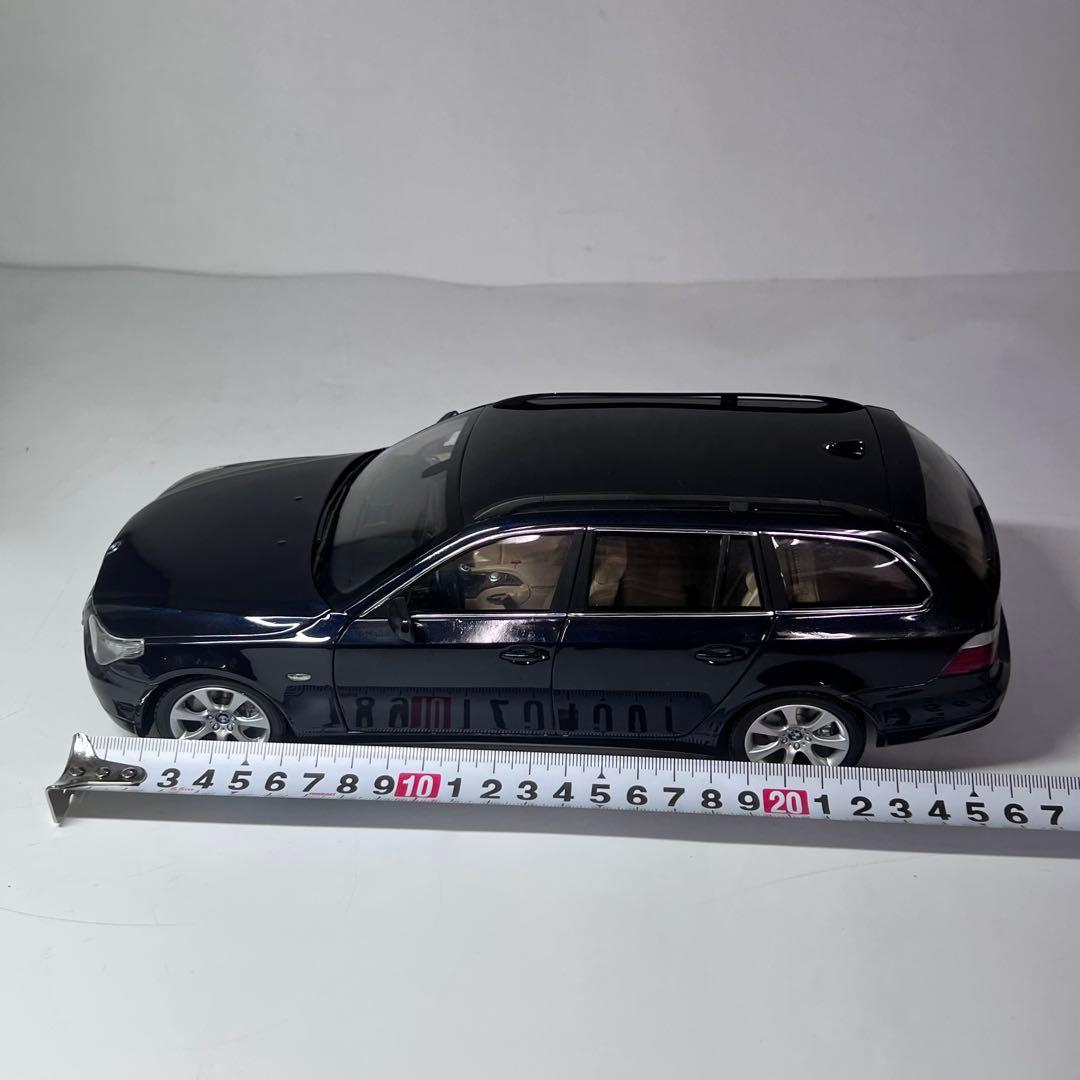 京商  5シリーズ 1/18 ミニカー