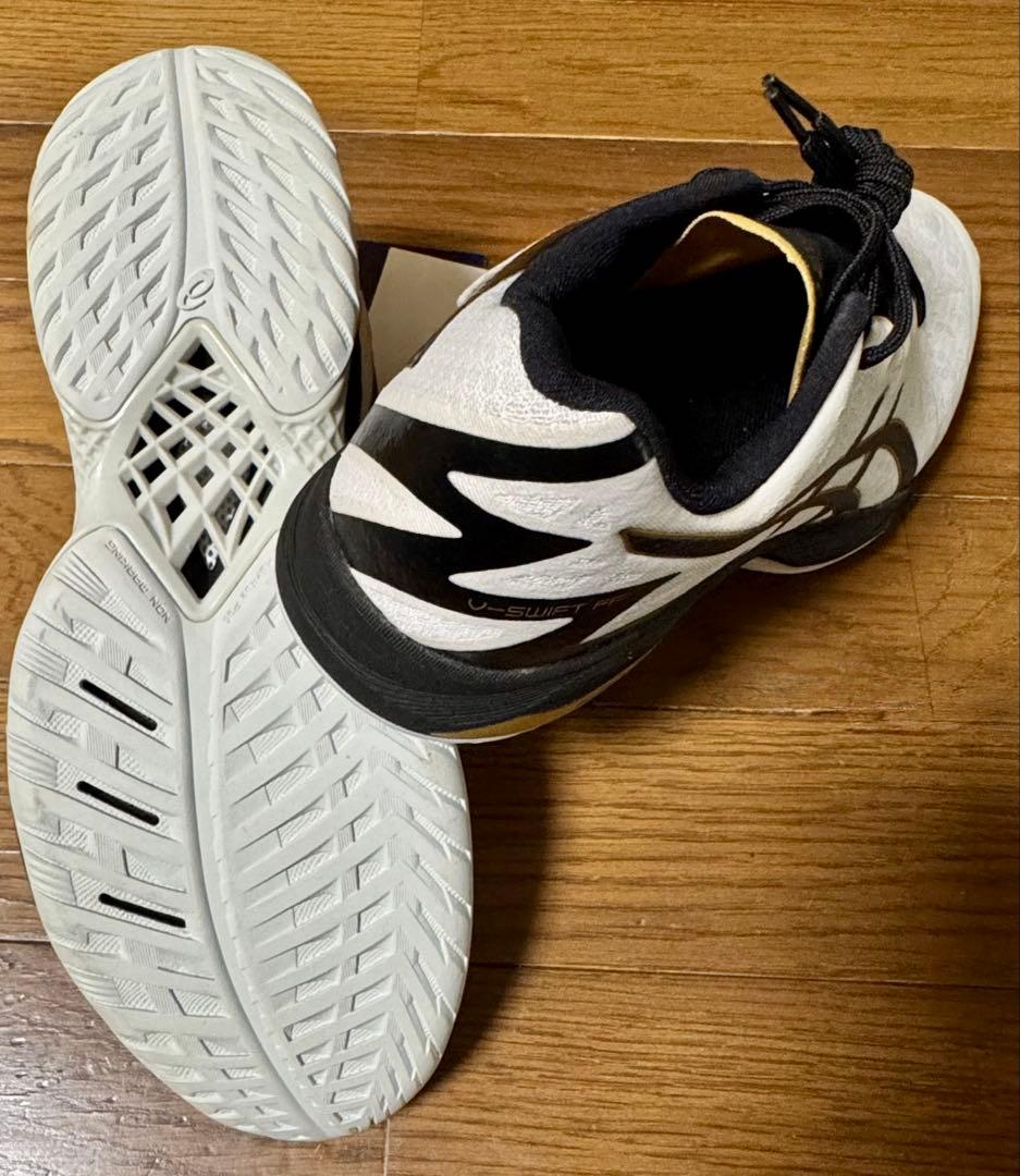 値下げ中！！　新品タグ付きV-SWIFT FF 2 25.5バレーシューズ