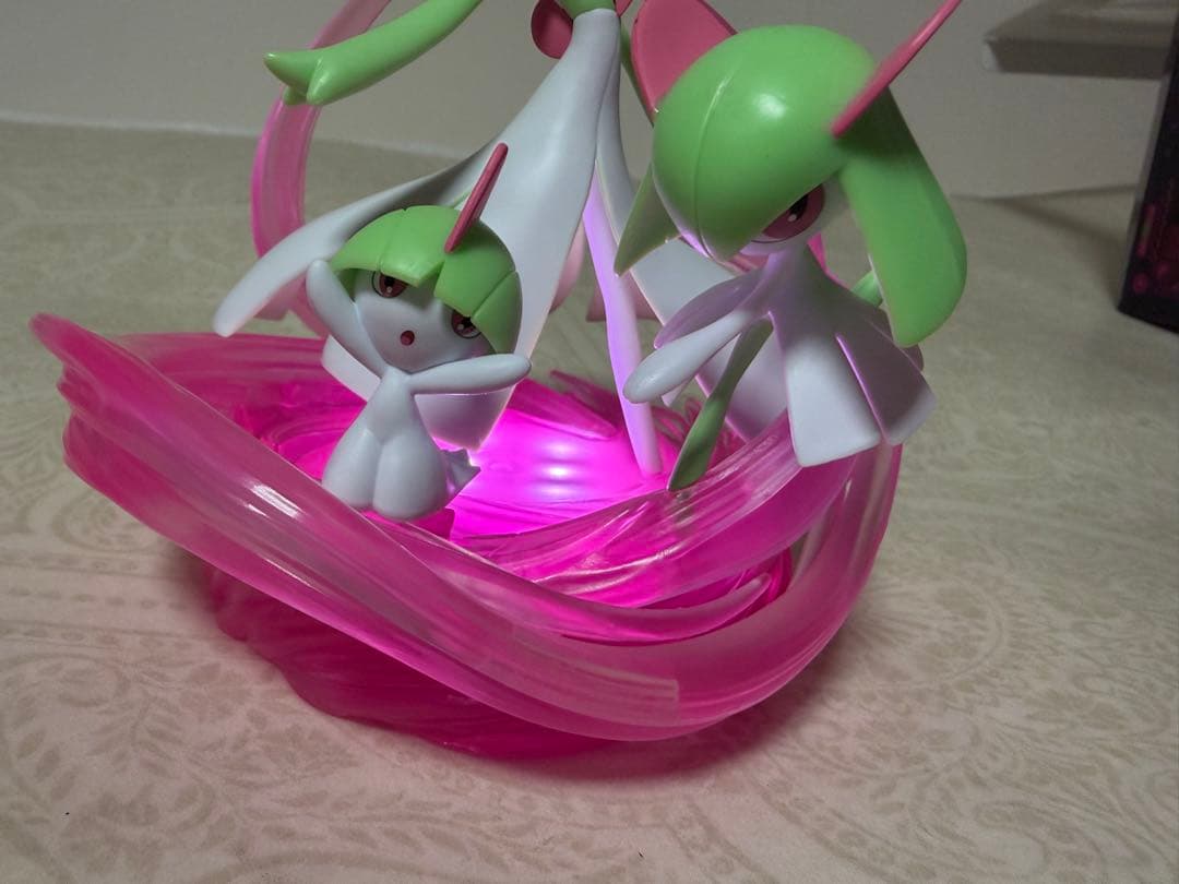 美品　ポケモン　ライトアップフィギュア ラルトス キルリア サーナイト