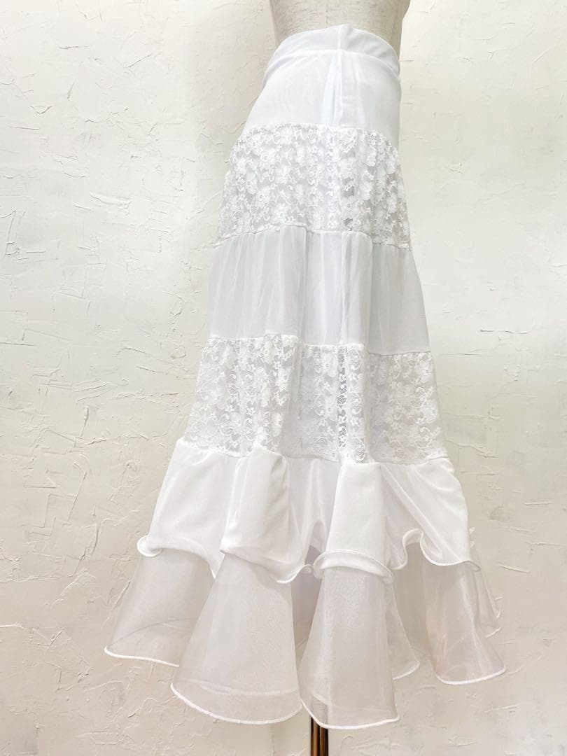 【ふわふわ】新品　レースがかわいい　白　ティアードスカート　ｍ060