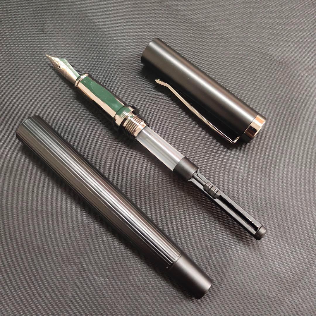 @ブラック ストライプデザイン 万年筆 1