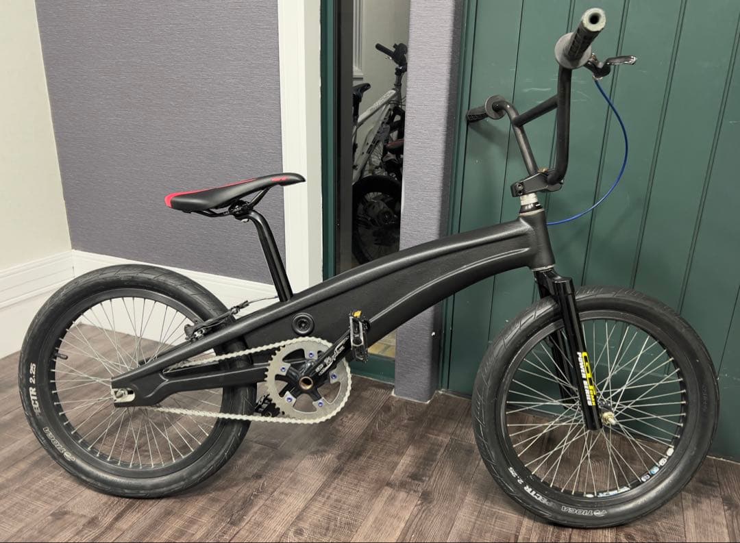 BMXバイク GT ULTRA BOX カーボン 20インチ ブラック