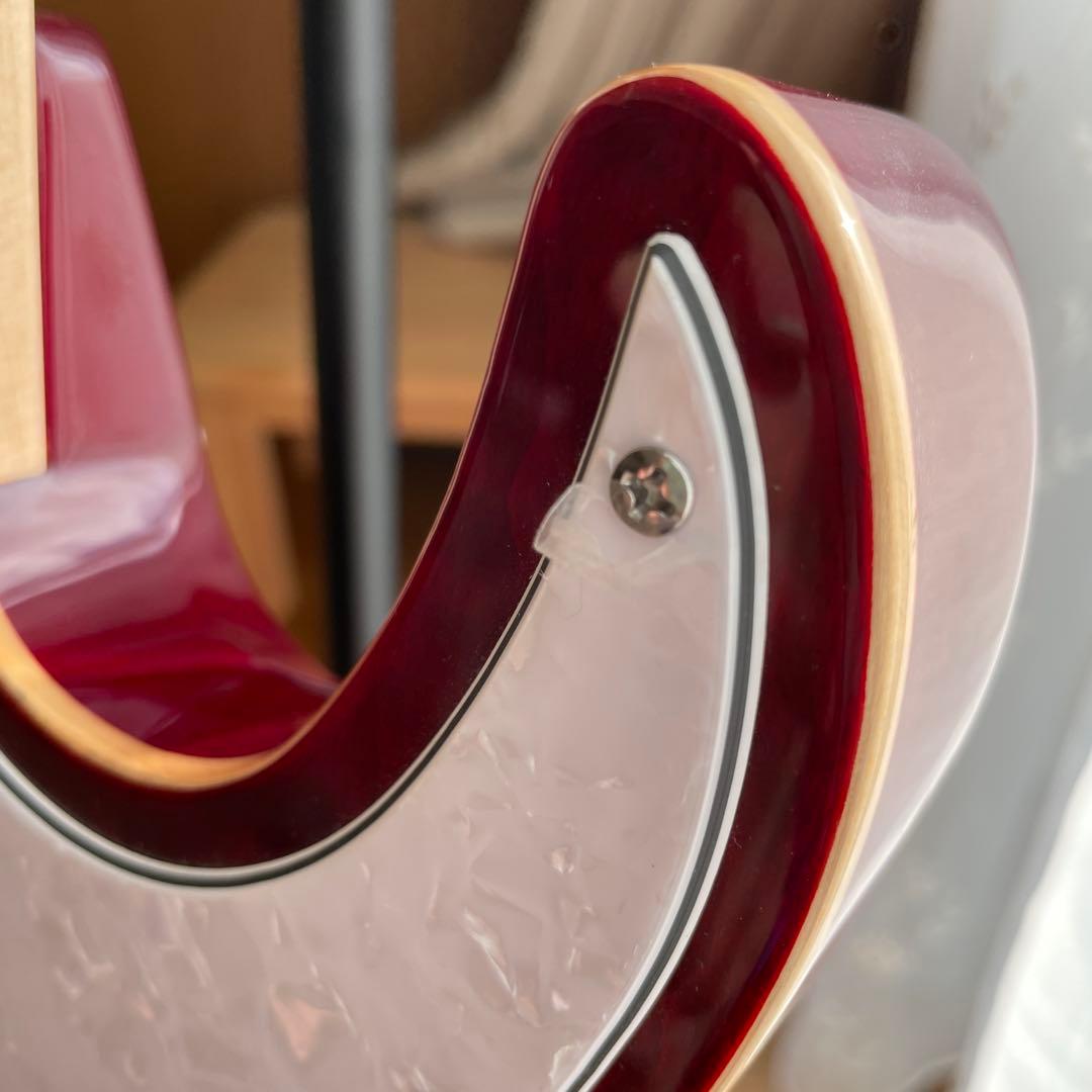 Hiroです。 エレキギター 赤