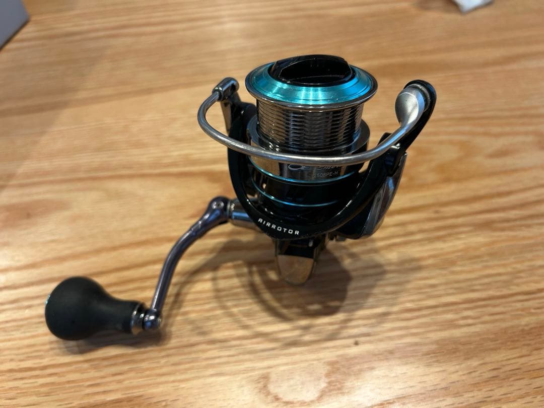 ダイワ スピニングリール エメラルダス2508PE-H