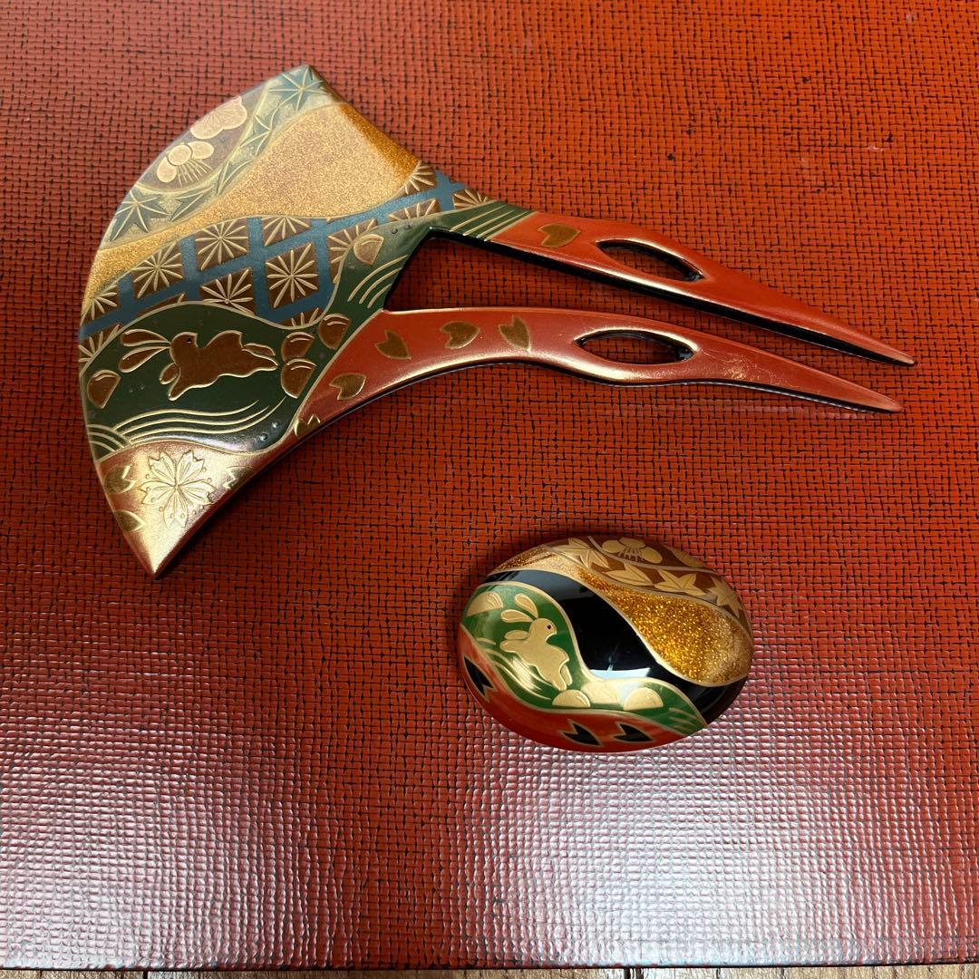 輪島塗　櫛と帯留のセット 木箱入り