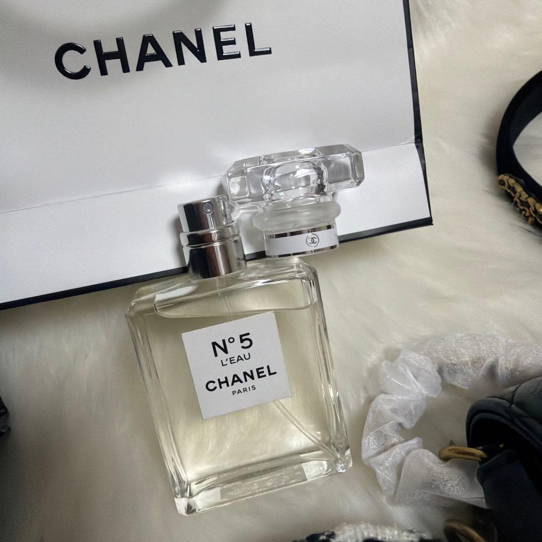 CHANEL ノベルティ　スマホショルダー＆ケース