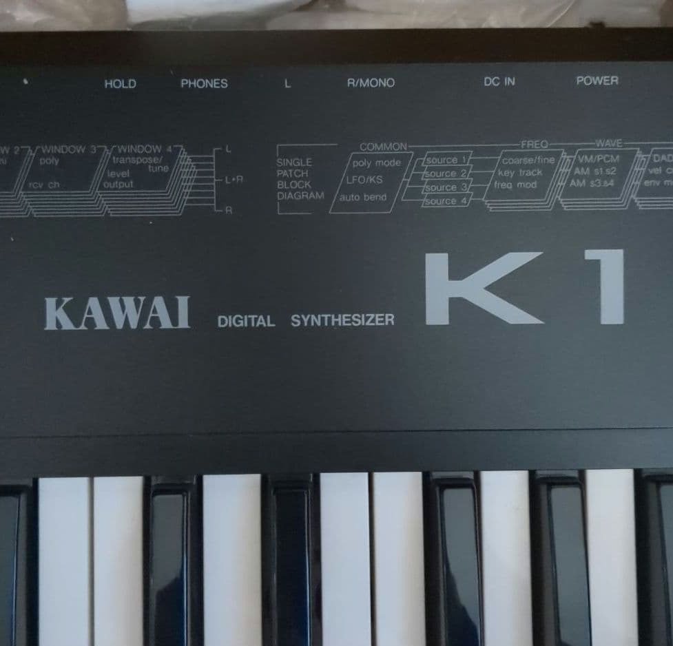 KAWAI　シンセサイザー、シーケンサー、ドラムマシン、スピーカー×2　セット