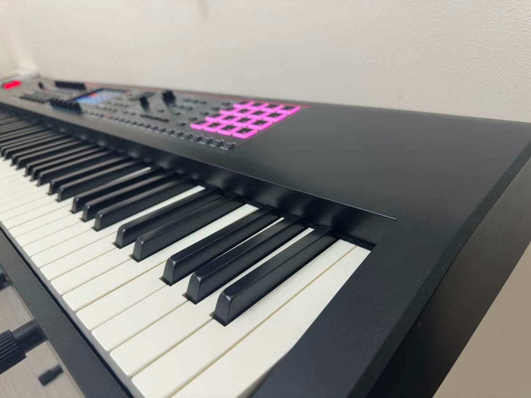 Roland FANTOM-08 シンセサイザー