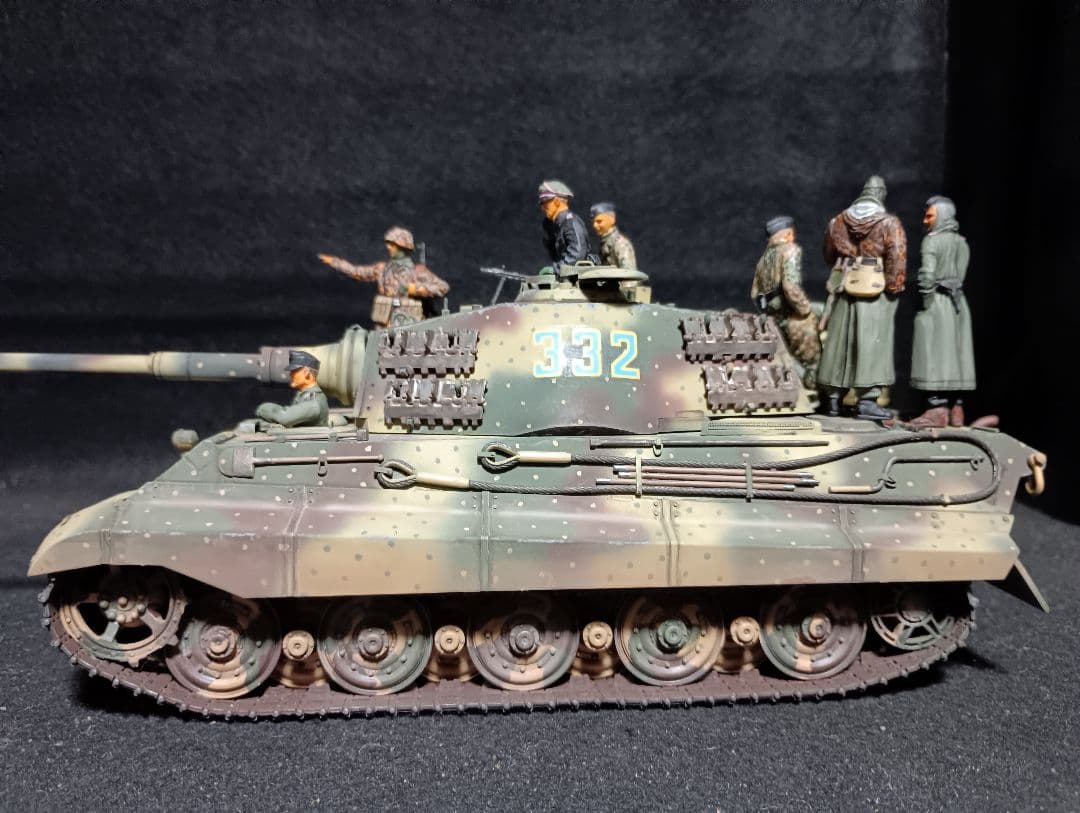 タミヤ1/35キングタイガー完成品