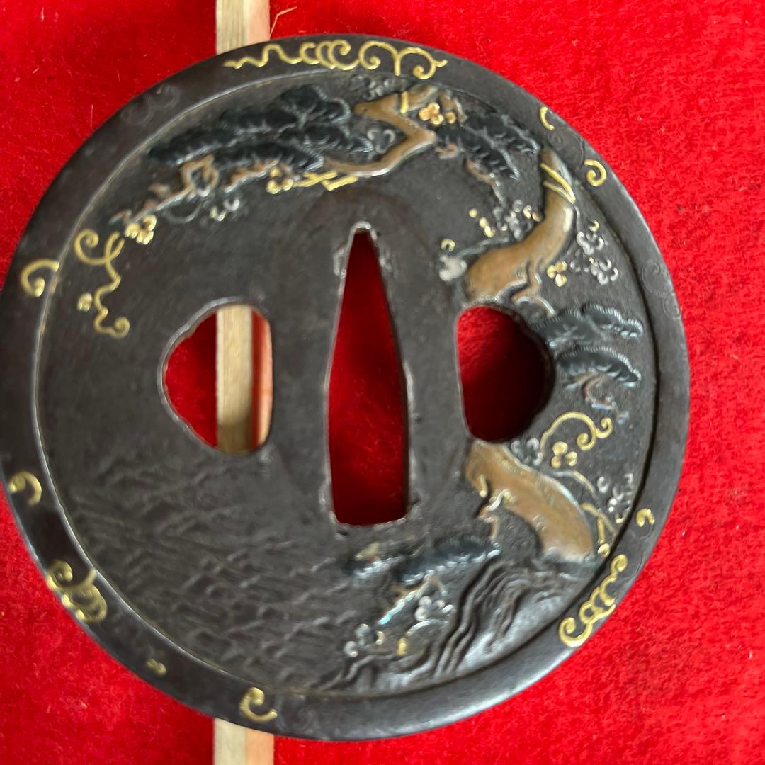 松竹梅図の鉄鍔