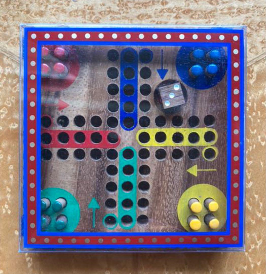 ラグーン社　ウッドパズル　ボードゲーム　オブジェ　知育玩具　木のおもちゃ