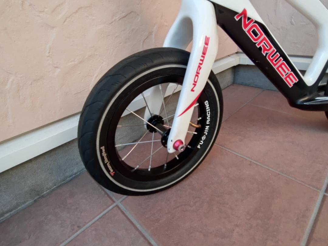NORWEE カーボンフレーム 　FU-JINホイール　ランバイク　ストライダー
