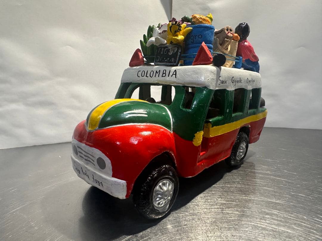 コロンビアの文化を象徴する陶器製ミニバス 大きいサイズです。
