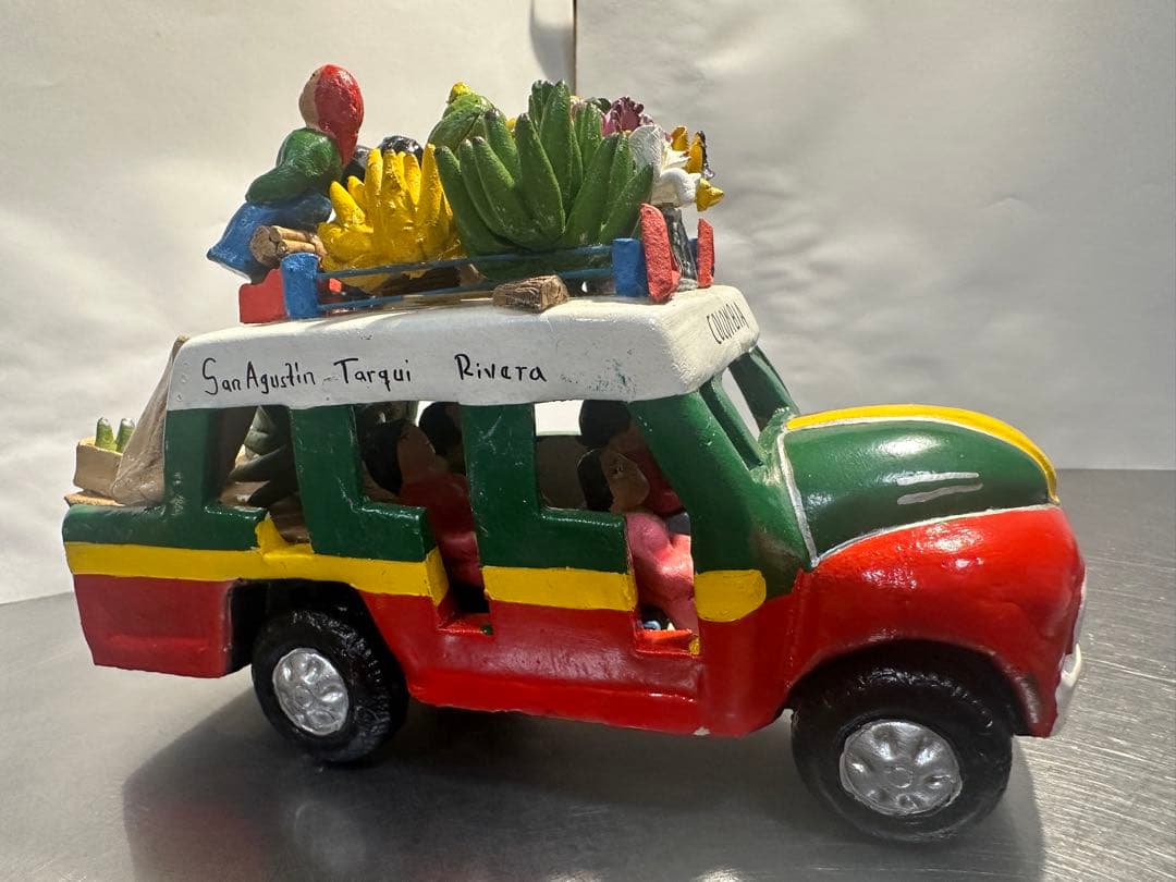 コロンビアの文化を象徴する陶器製ミニバス 大きいサイズです。