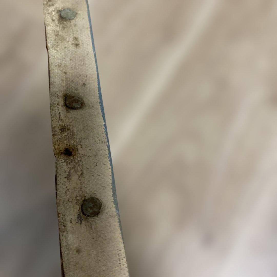 海辺の少女の油彩画