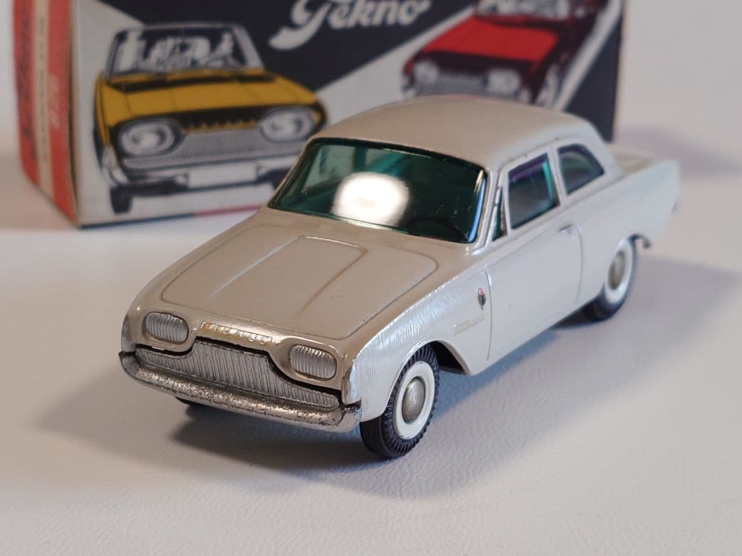 ミニカー TEKNO NO.826 TAUNUS 17M