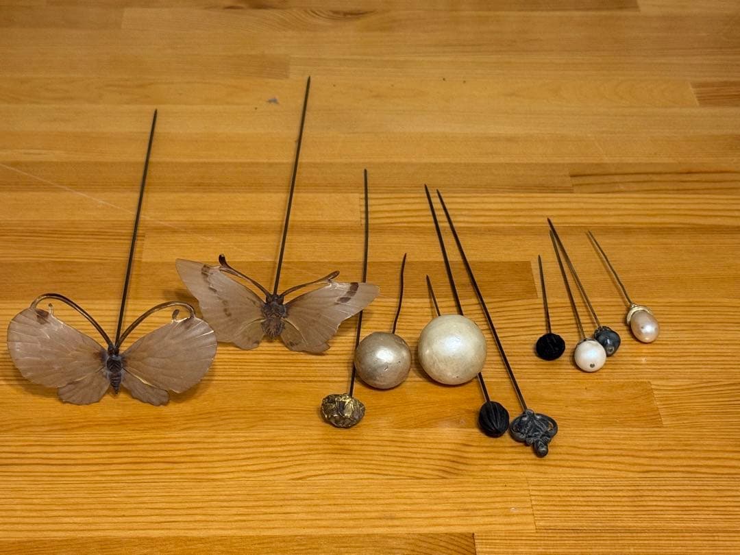 ピンクッション とアンティークピン、台座セット