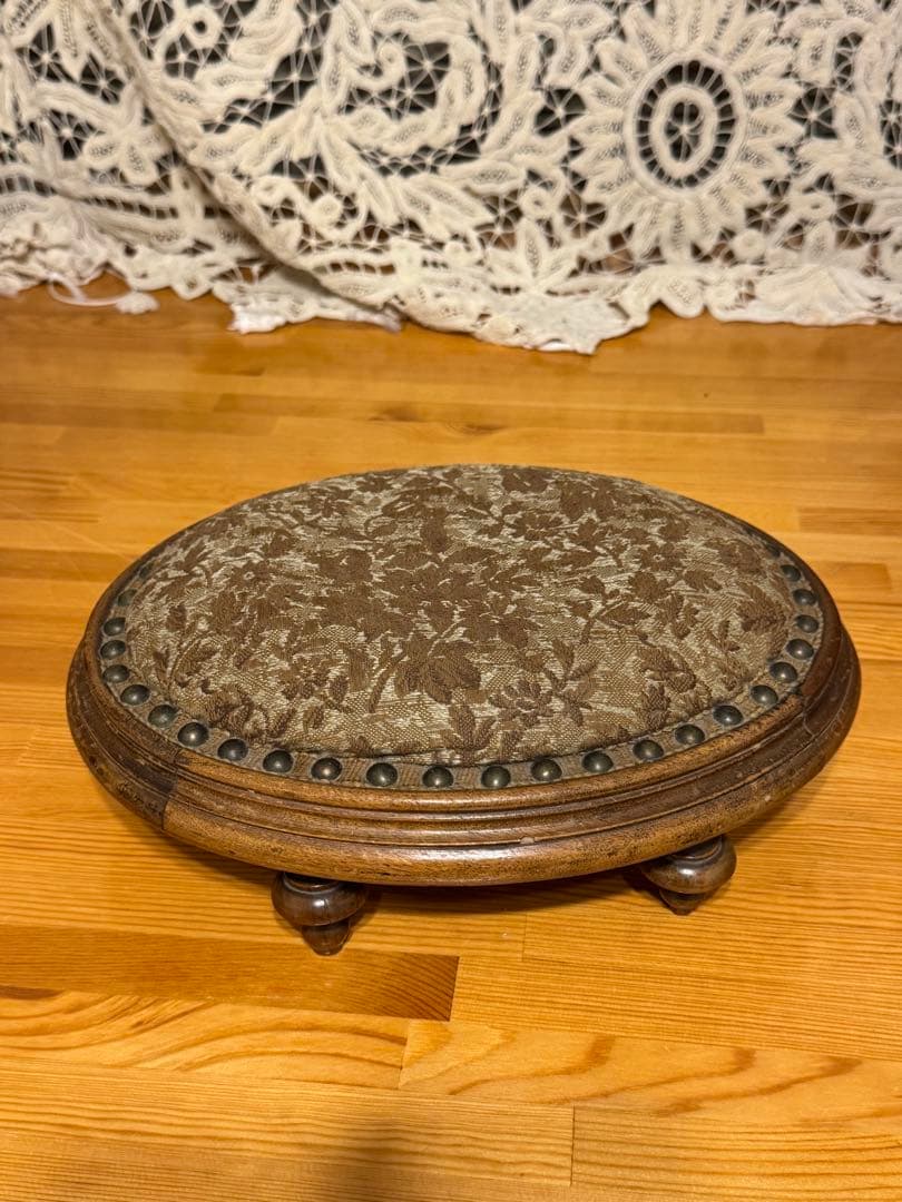 ピンクッション とアンティークピン、台座セット