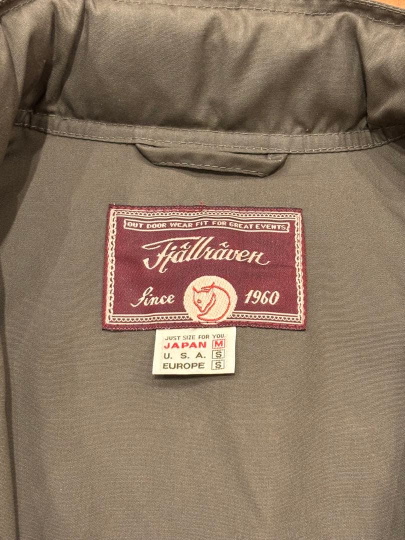 フェールラーベン FJALL RAVEN 多ポケット ミリタリージャケットカーキ
