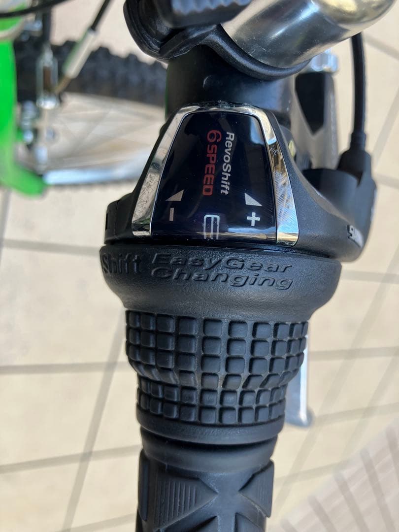 LOUIS GARNIER キッズバイク グリーン22インチ　受け渡し横浜市内