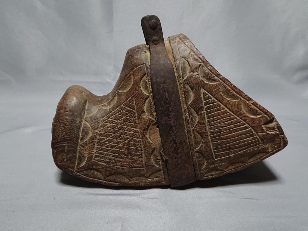 コレクター収集品　貴重　グアテマラ　馬具　古い木製の鐙