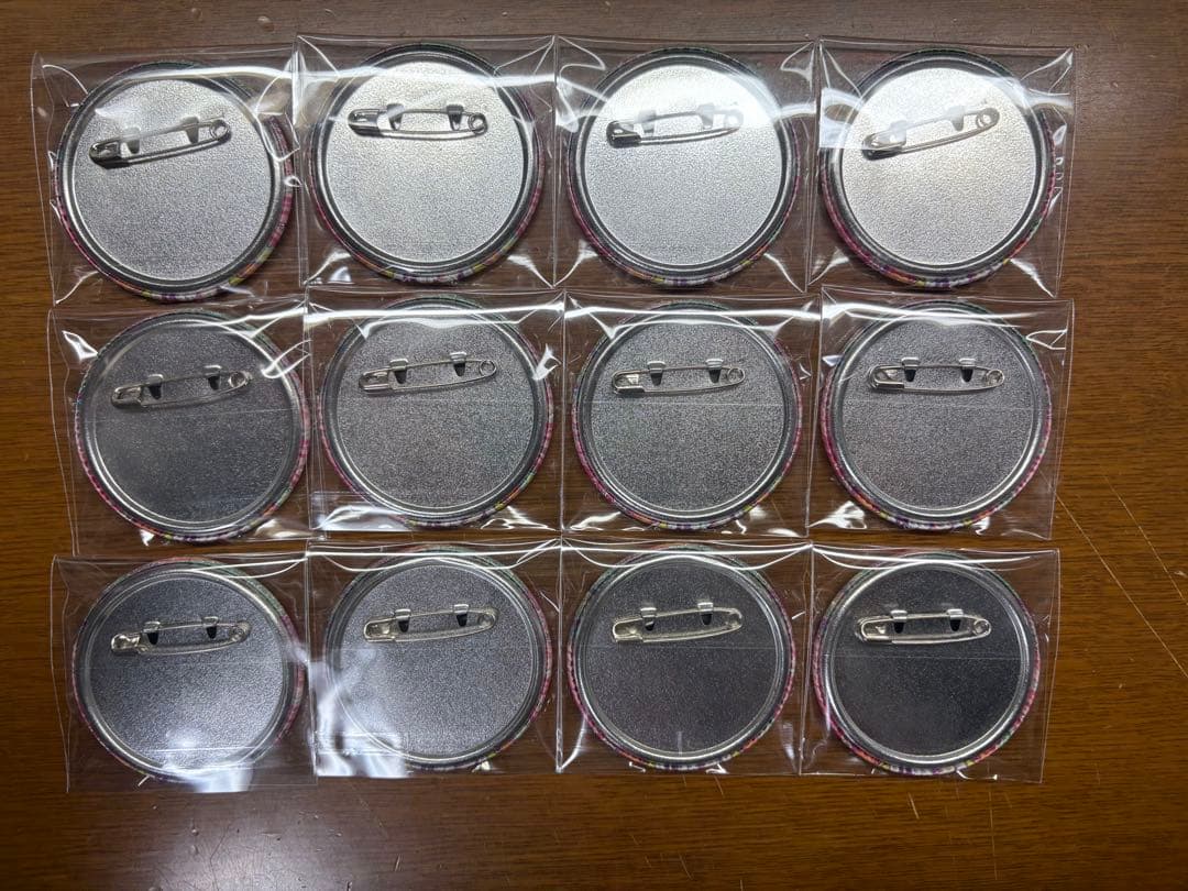 プロセカ カラフェス 3A グリッター缶バッジ グリ缶 愛莉