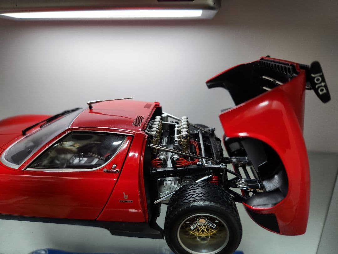 京商1/18ランボルギーニ　イオタSVR