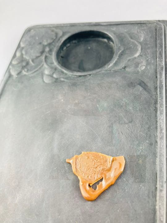 中国　中古硯J7  清代　旧麻坑葡萄端硯　札付き