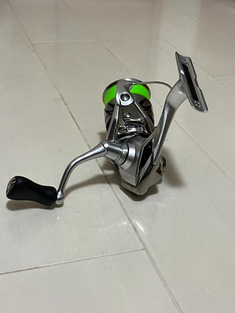 シマノ　ストラディック　C2000 SHG（ナイロンライン付き）