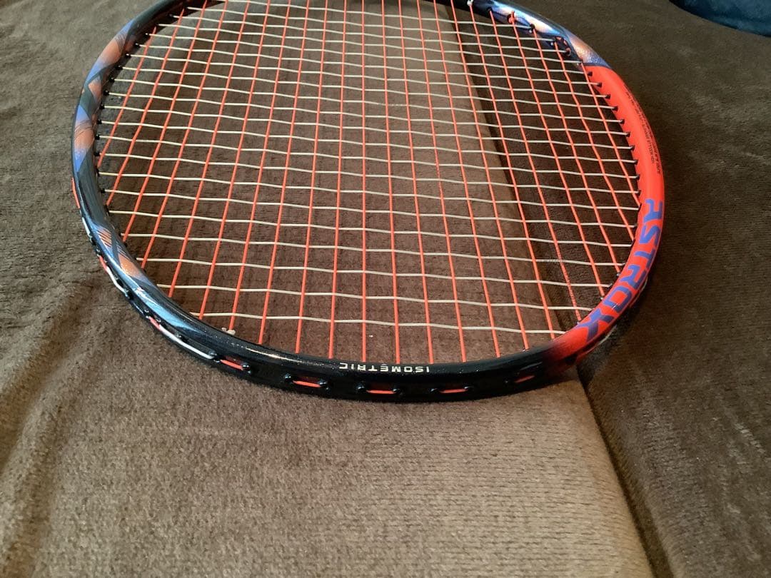 美品！廃盤品！ヨネックス　アストロクス77 プロ 4UG5 ガット付