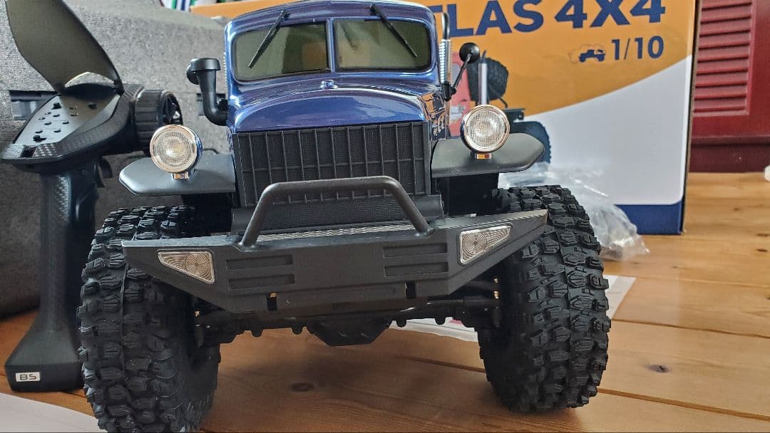 ATLAS 4X4 1/10 クローラーラジコンカー