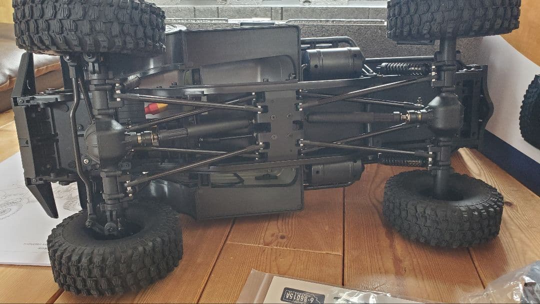 ATLAS 4X4 1/10 クローラーラジコンカー