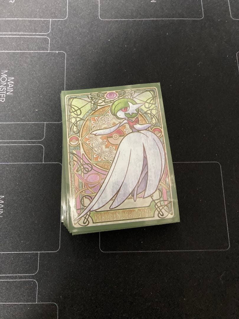 メガサーナイト　デッキシールド　スリーブ　32枚　開封済み