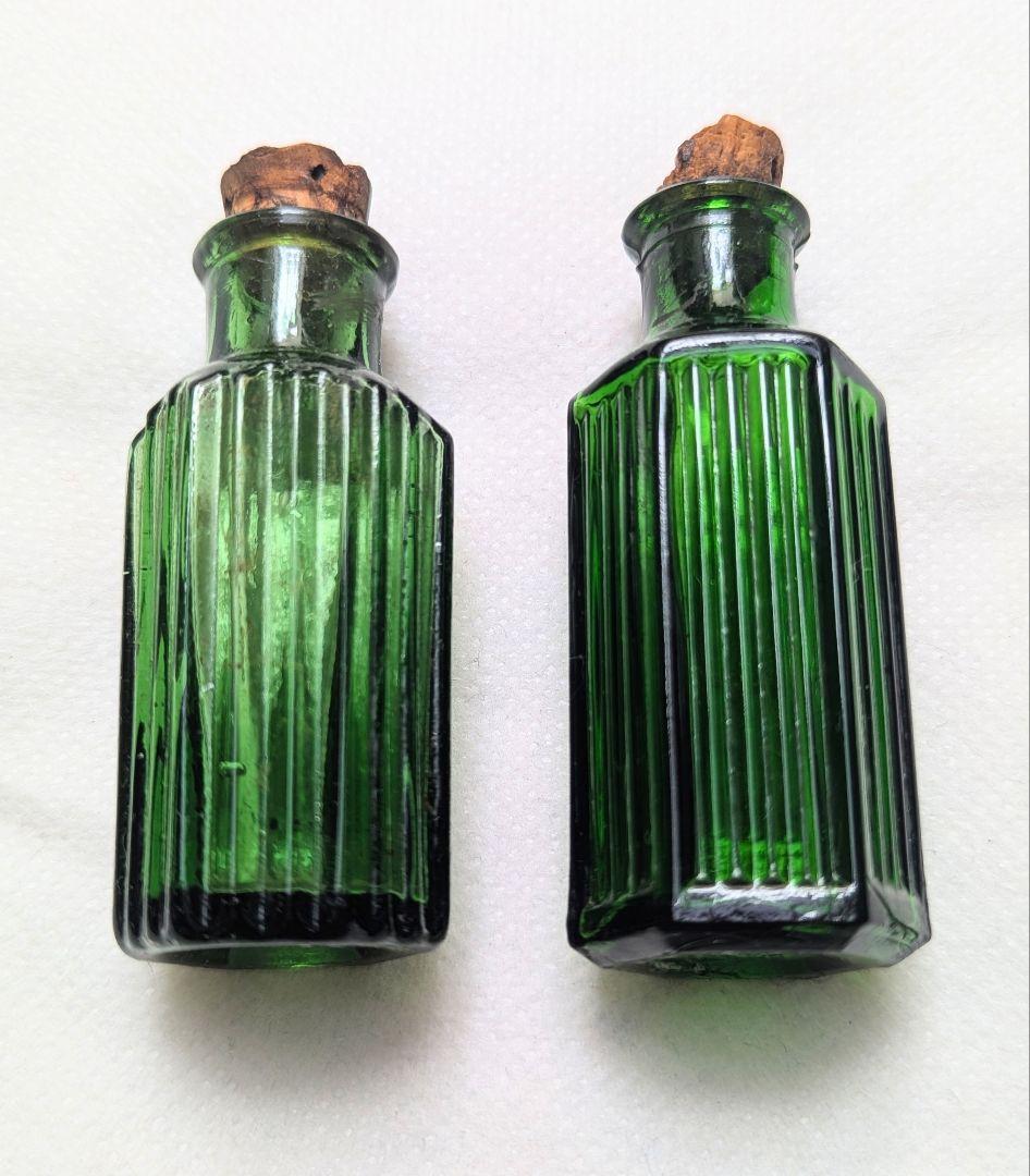 イギリスアンティーク 六角薬瓶 2本セットグリーン メディスンボトル 時代差あり