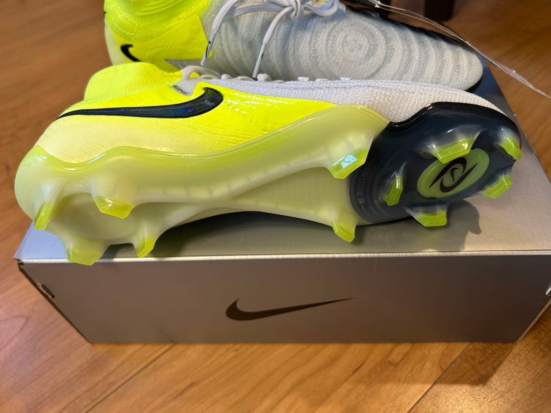 【新品未使用】NIKE ファントムルナ 2 エリート FG 26cm 送料無料