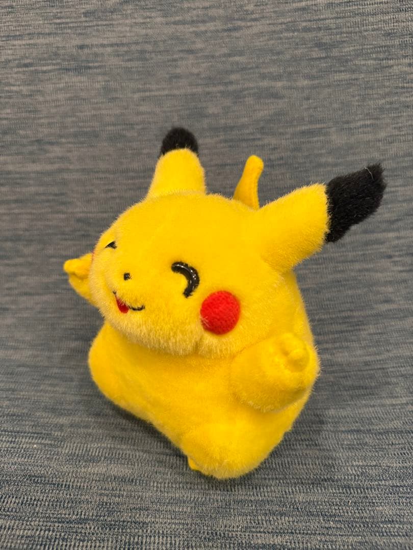 初期 ピカチュウ ぬいぐるみ　にっこり　TOMY トミー　バンザイ