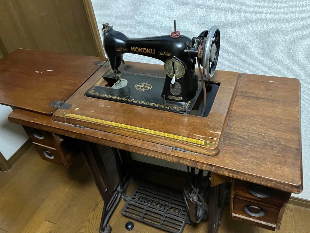 アンティーク足踏みミシン