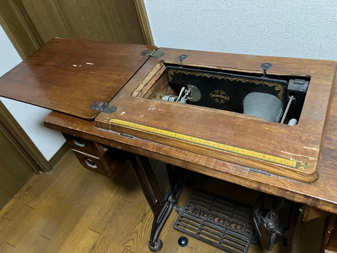 アンティーク足踏みミシン